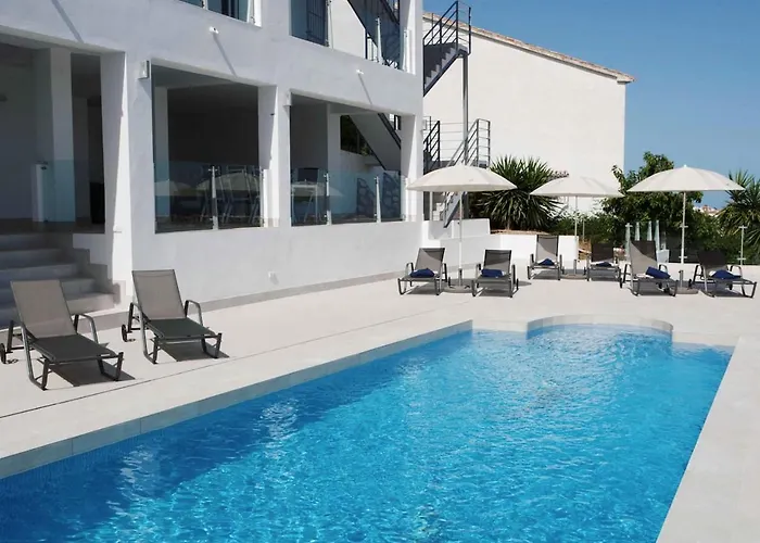 Villa Luxury With Heated Pool For 12 To 14 People *